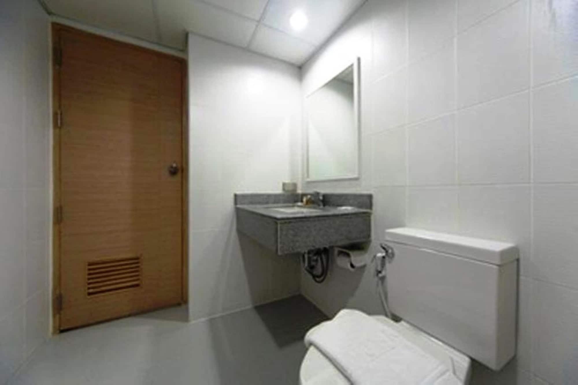Gateway Hotel Pratunam Банкок Екстериор снимка