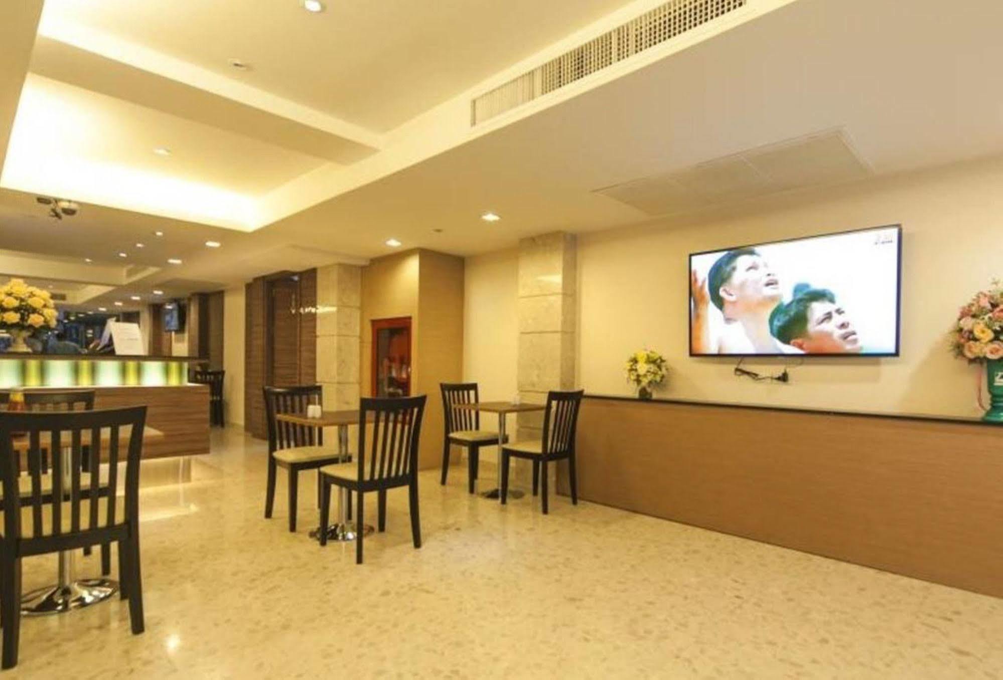 Gateway Hotel Pratunam Банкок Екстериор снимка