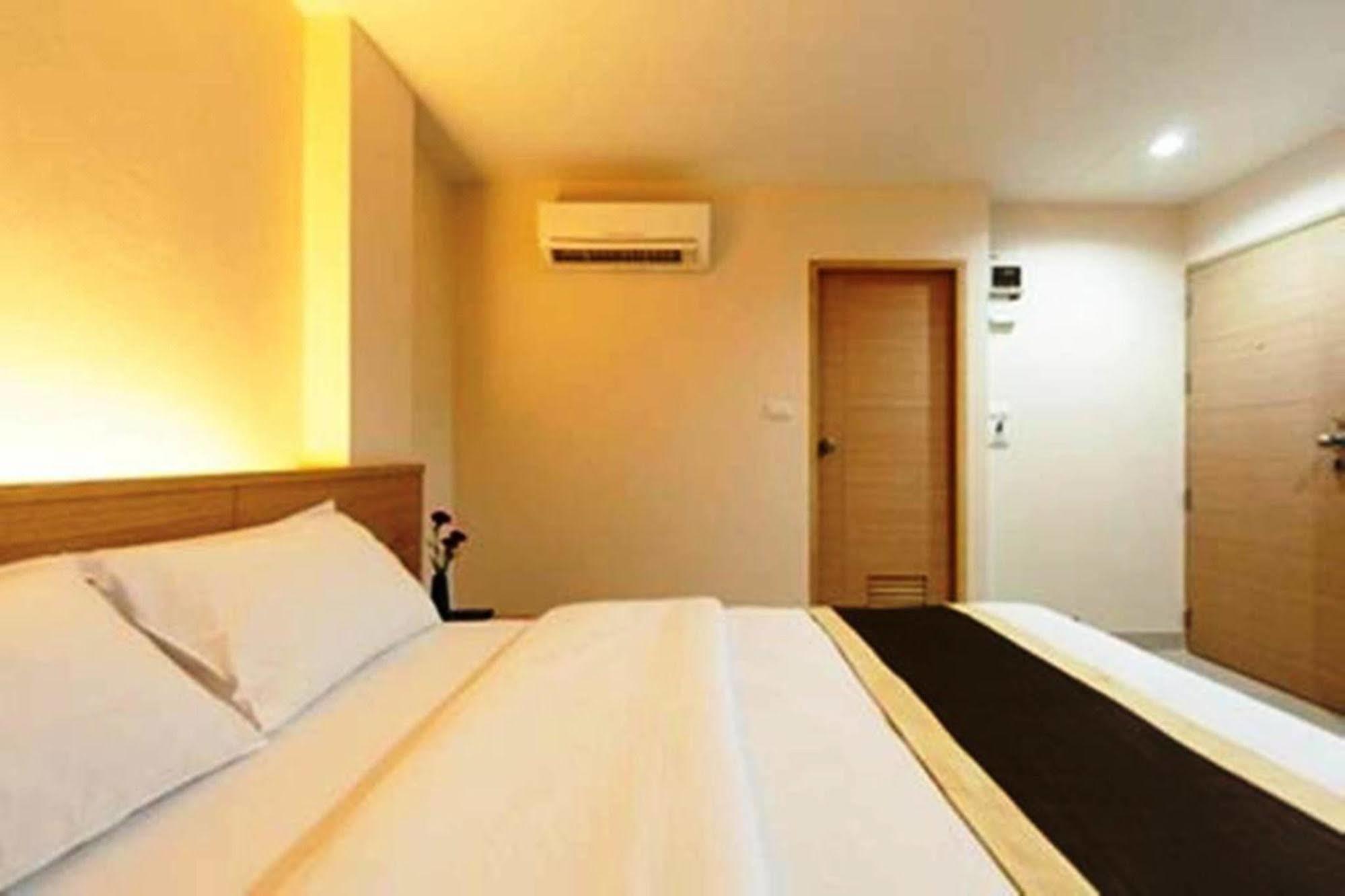 Gateway Hotel Pratunam Банкок Екстериор снимка